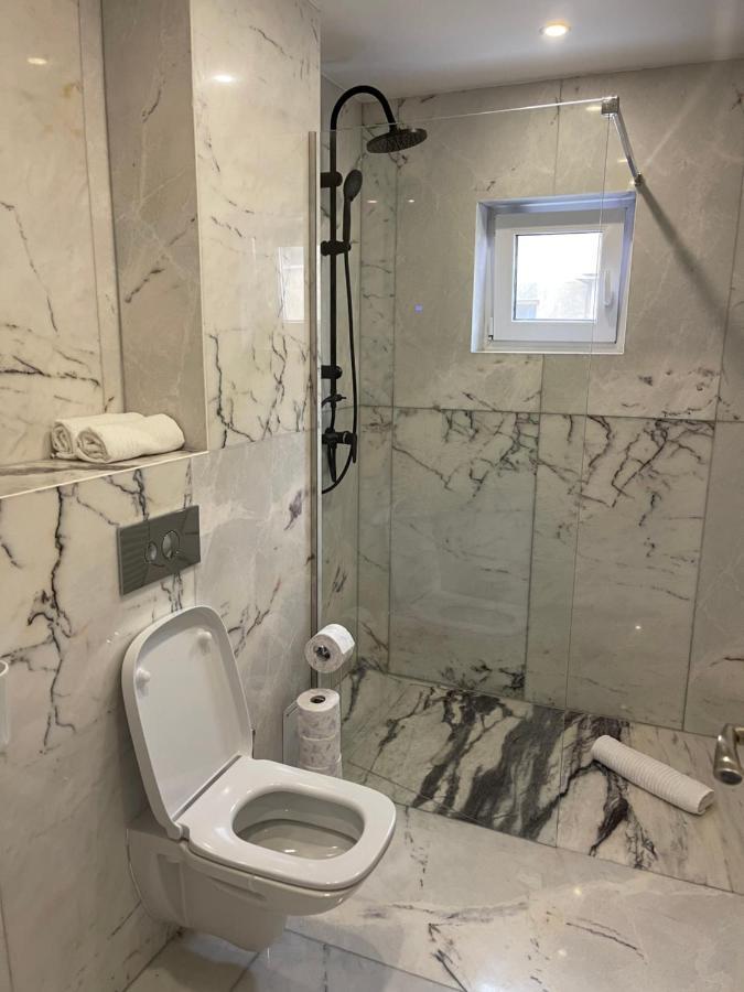 Apartament Emma Targoviste Exteriör bild