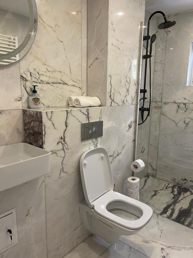 Apartament Emma Targoviste Exteriör bild