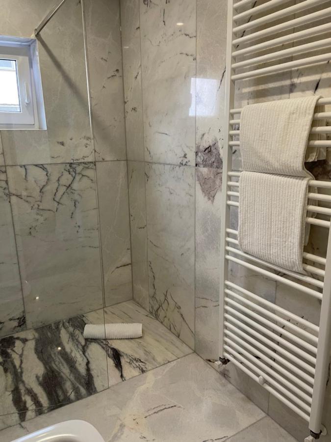Apartament Emma Targoviste Exteriör bild